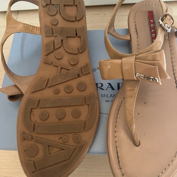 PRADA bow sandals. Prettiest patent leather bow great for the pool or everyday! - Picture 5 of 10